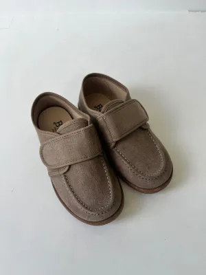 Taupe top sider with velcro